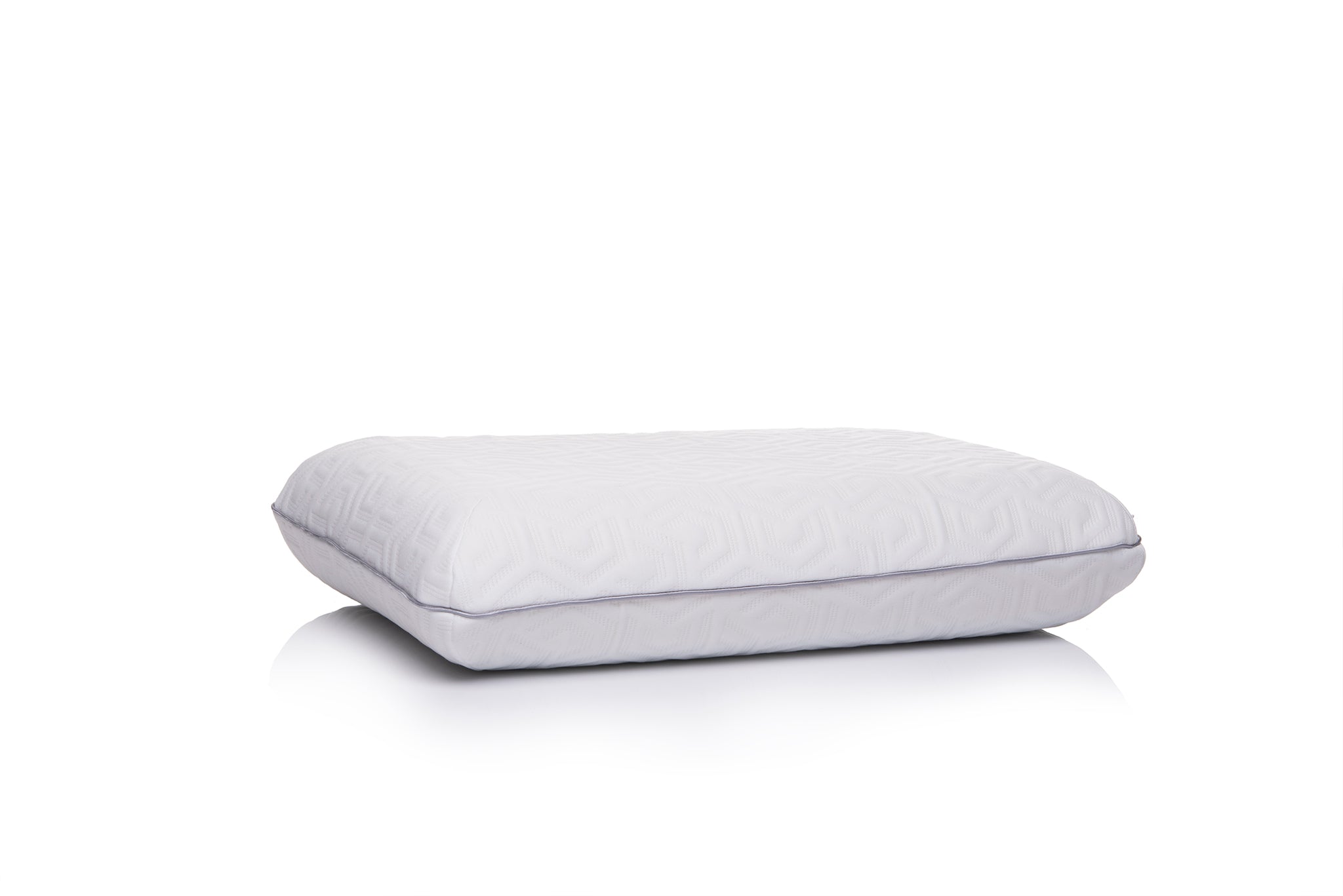 Възглавница с бял луксозен калъф със сребърен паспел на бял фон